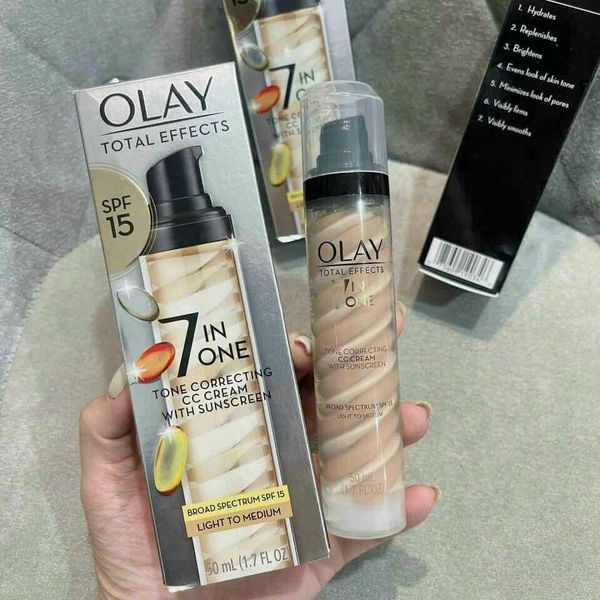 Kem nền Olay Total Effects 7 in 1 Tone Correcting - Light/Medium SPF 15 50ml