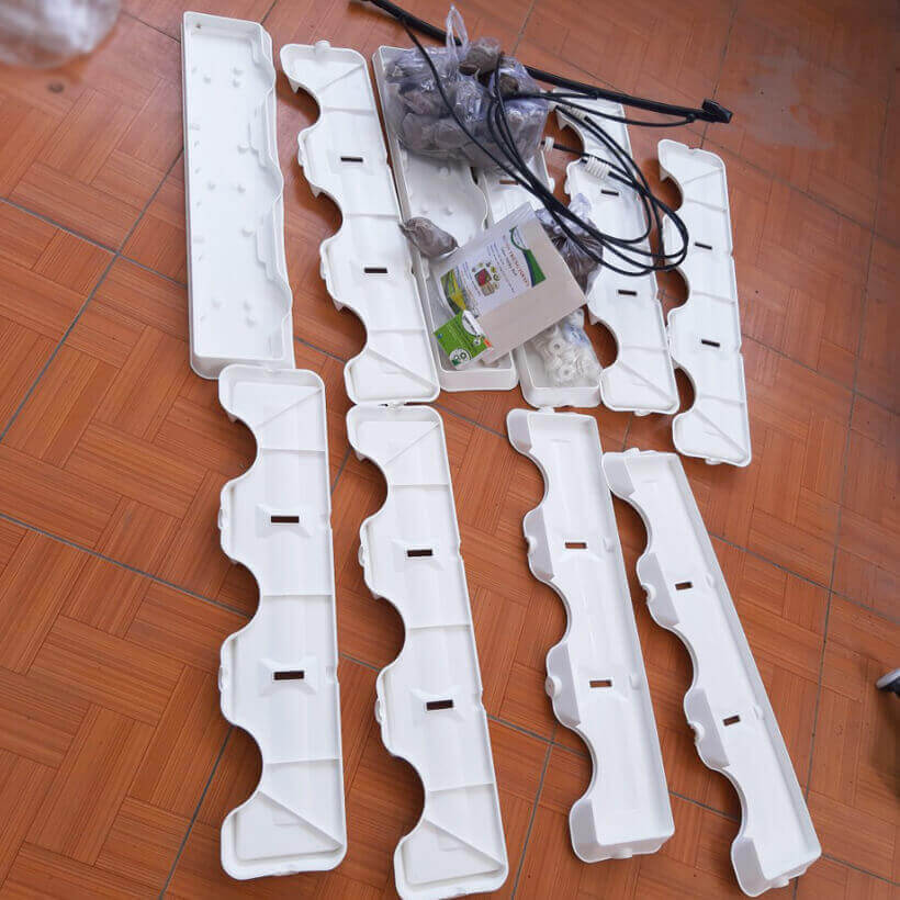 Khung Module Rau Ban Công dạng Đứng VerticalMinigarden nhập khẩu Bồ Đào Nha với 8 chậu kèm 2 Tray hứng nước và bộ dây tưới nhỏ giọt lắp sẵn