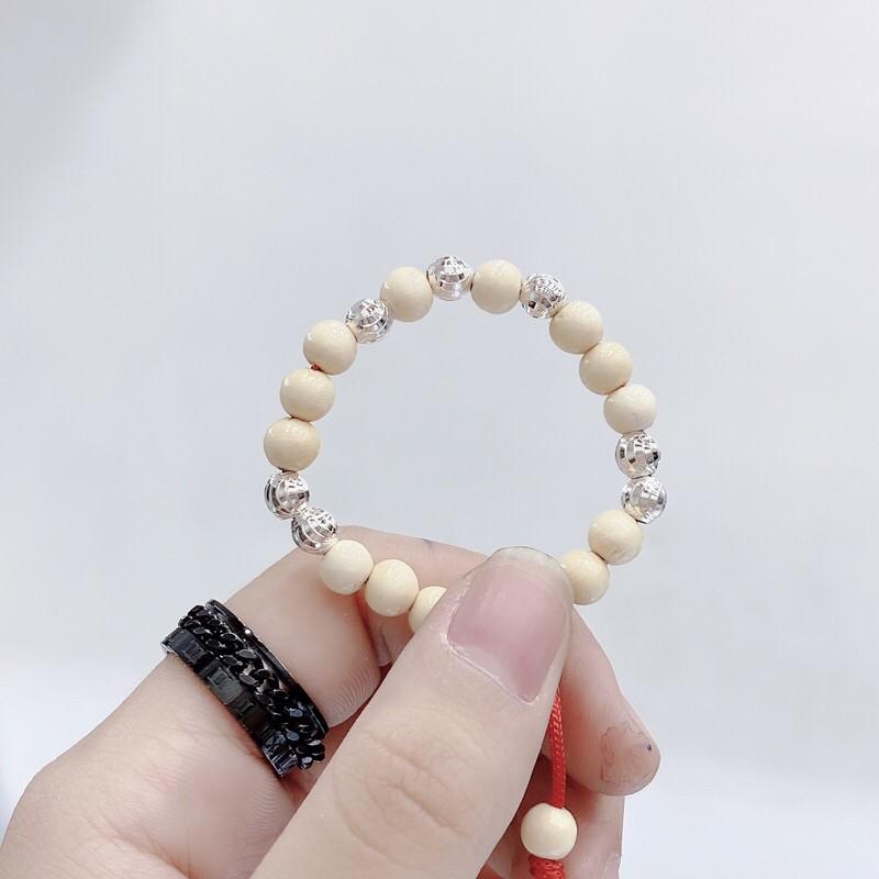 Vòng dâu mic bi bạc xinh xắn dành cho bé trai và bé gái.