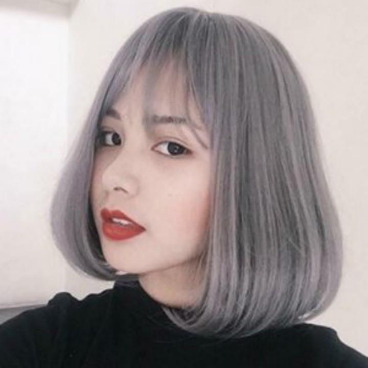 Tóc giả nguyên đầu cup ngắn kiểu Hàn Quốc siêu xinh có rãnh da đầu. Chịu nhiệt tốt, có thể bấm, uốn, duỗi, gội. Giống tóc thật 100%. Kèm theo lưới và lược - Xám khói