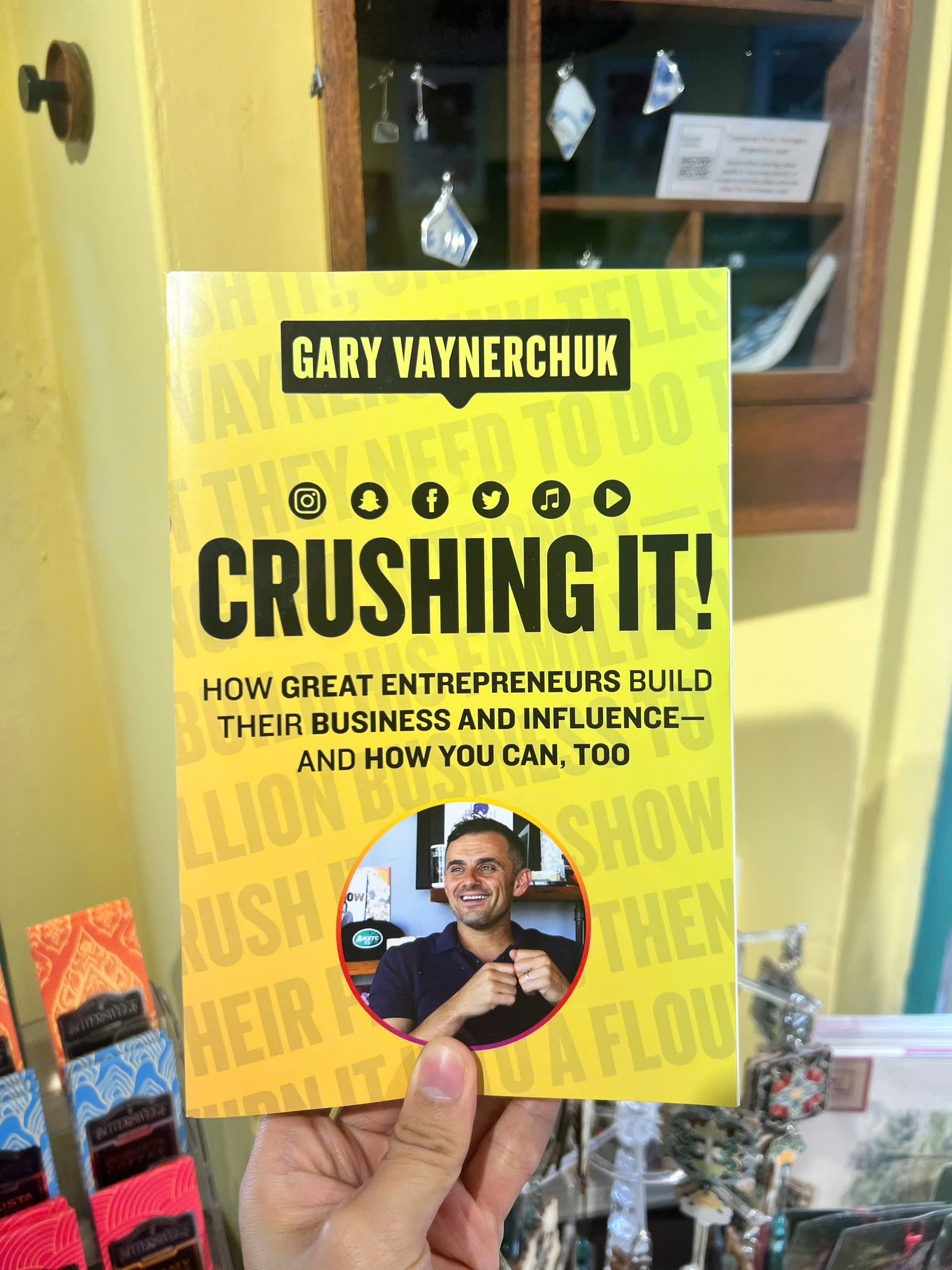 Sách - Crushing It by Gary Vaynerchuk | Business / Self Help / Kinh doanh / Ngoại Văn Nhập khẩu UK
