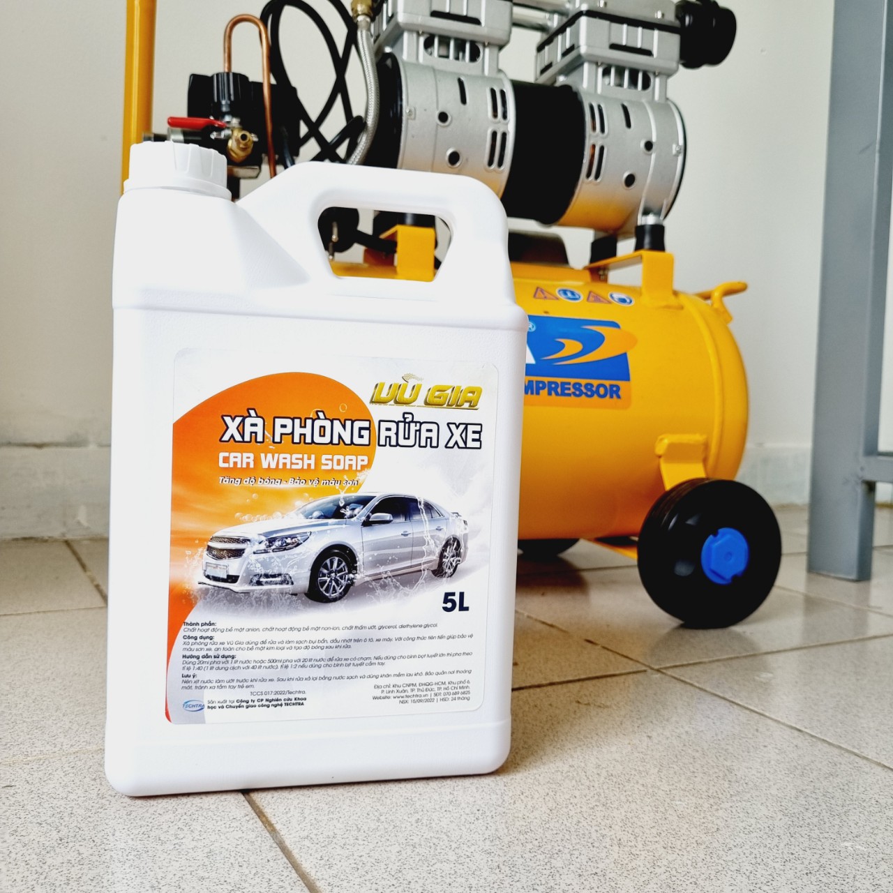 Xà phòng bọt tuyết rửa xe - Nước rửa xe bọt tuyết Vũ Gia đậm đặc, làm sạch nhanh và bóng xe - Thương hiệu Unitech