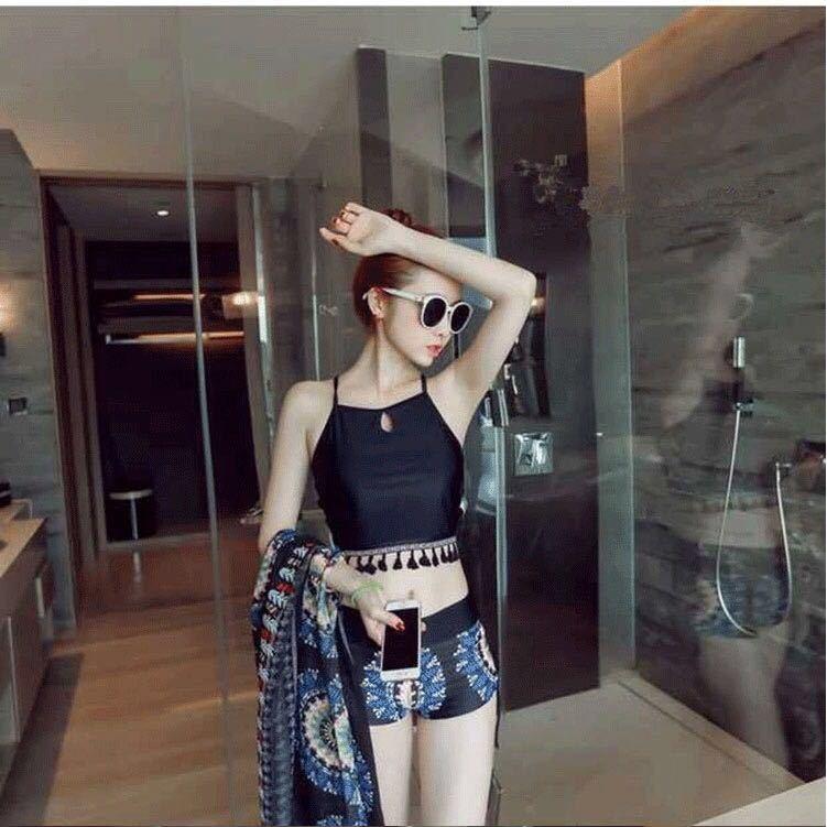 Đồ bơi bikini kèm khăn choàng thời thượng