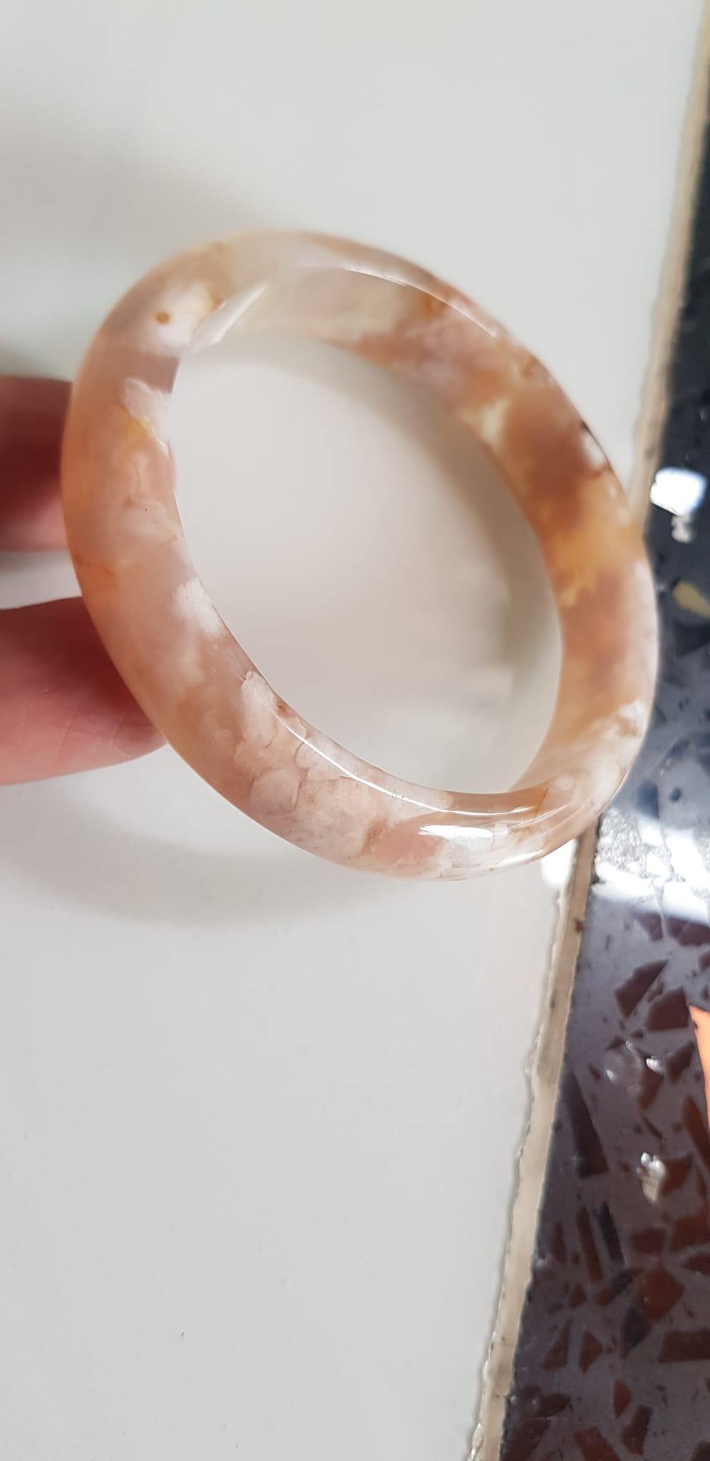 VÒNG Tay Nữ Bản Hẹ Đá Mã Não Bông Hoa Tuyết đều bóng đẹp Vòng Ni 53mm x Cao 12mm x dầy 7mm Nữ cân nặng 50kg - 55kg đeo ạ