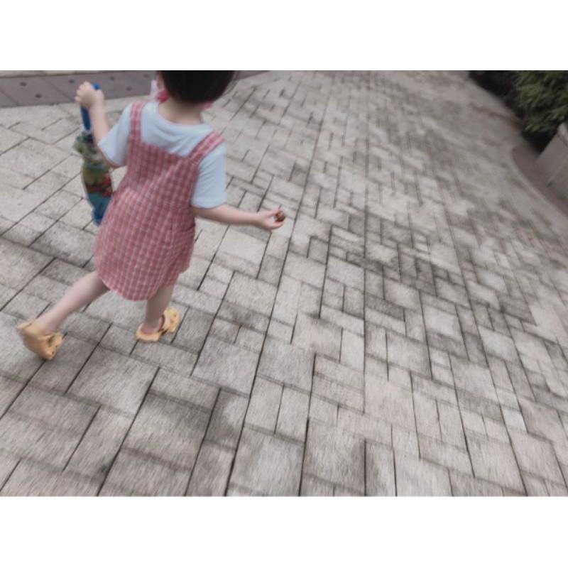 Váy 2 dây họa tiết caro cúc mở hàng Quảng Châu cao cấp cho bé