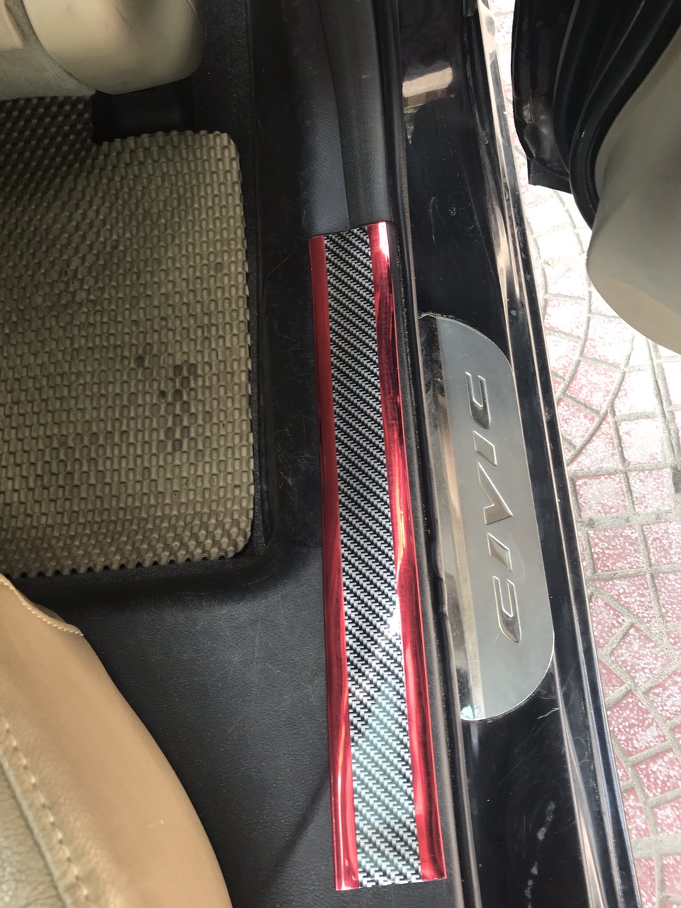 Nẹp Carbon Chống Xước dán bậc lên xuống xe ô tô bản dài 1 mét