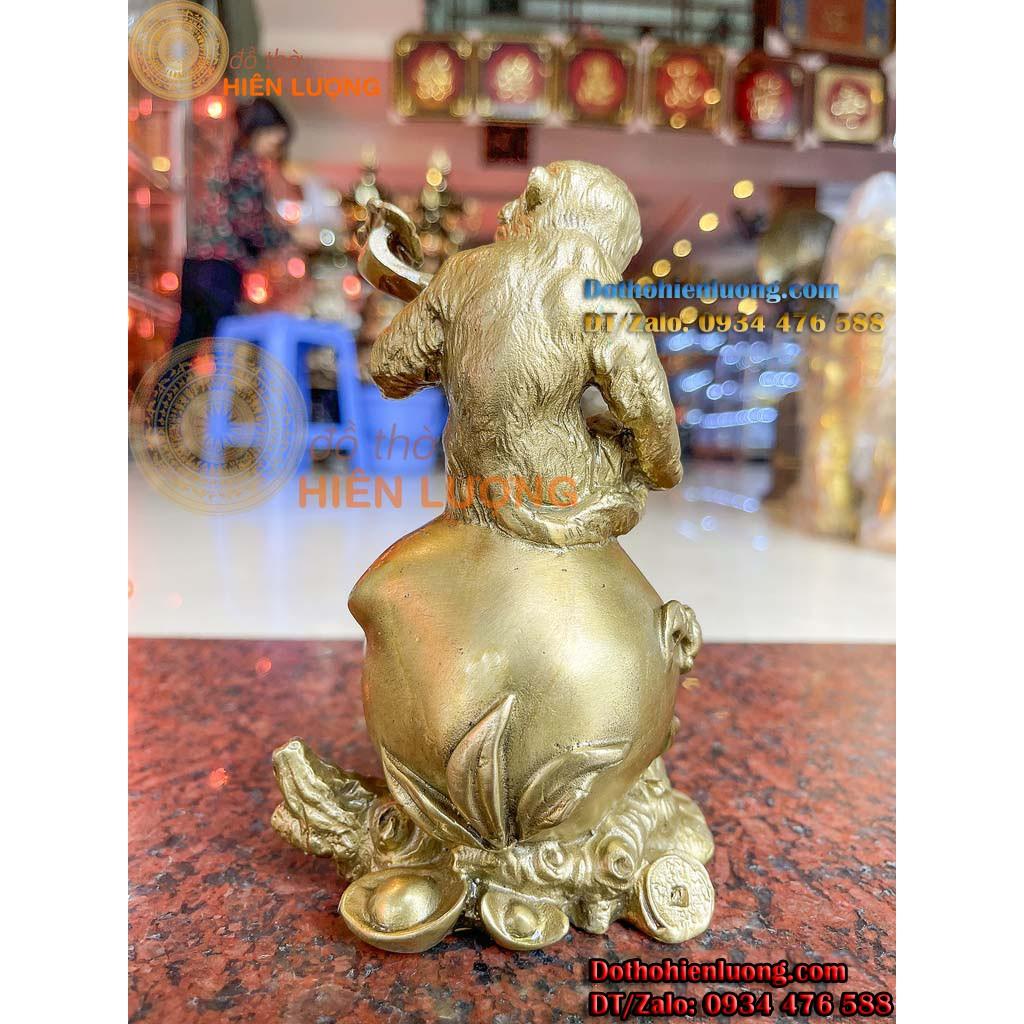 Tượng Khỉ Ngồi Trái Đào Ôm Gậy Như Ý Bằng Đồng Cao 16cm