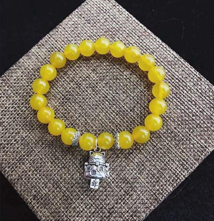 Vòng tay phong thủy đá Mã Não Vàng 8 ly mix Charm Mèo May Mắn