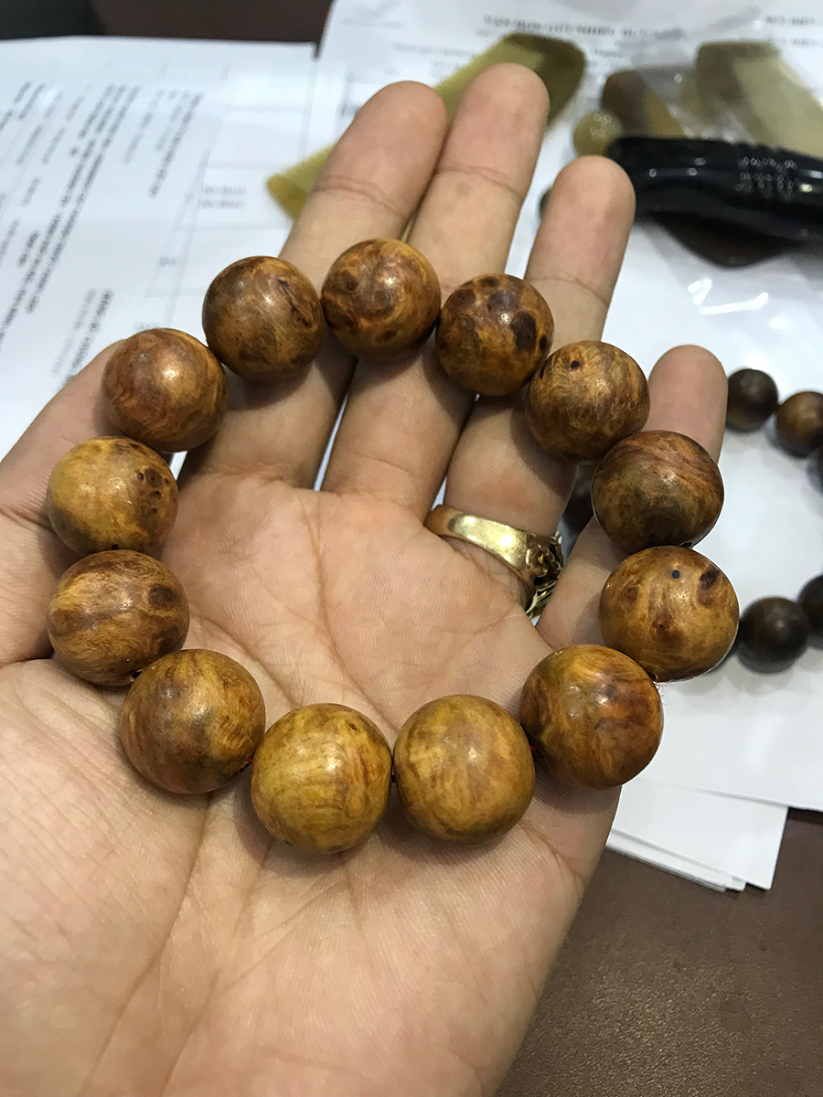 Vòng tay Nu Huyết Long để mộc hàng VIP (BH662) thơm mùi gỗ, Mang lại tài lộc bình an, may mắn - Bracelet of HAHANCO