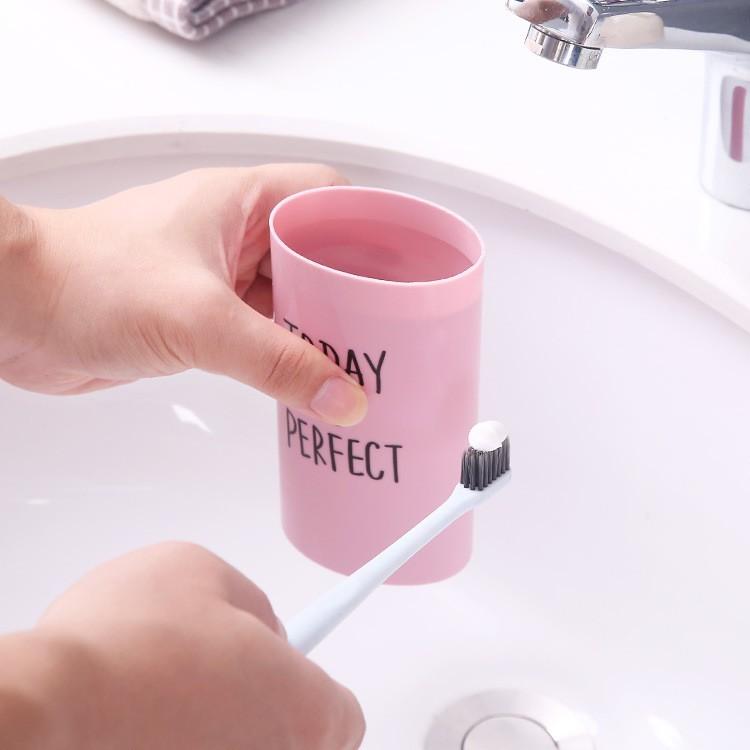 Hộp Đựng Bàn Chải Kem Đánh Răng Đi Du Lịch Tiện Lợi