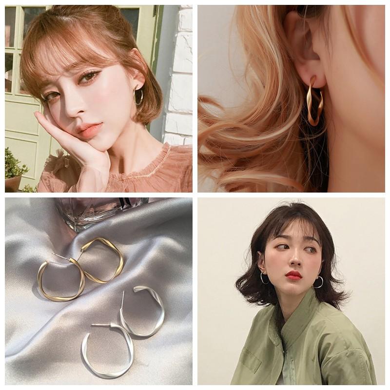 Khuyên tai kim loại kiểu dáng thời trang