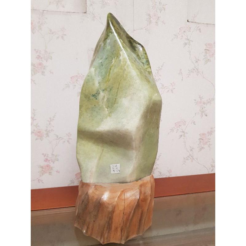 Cây trấn trạch phong thủy màu xanh độc đáo