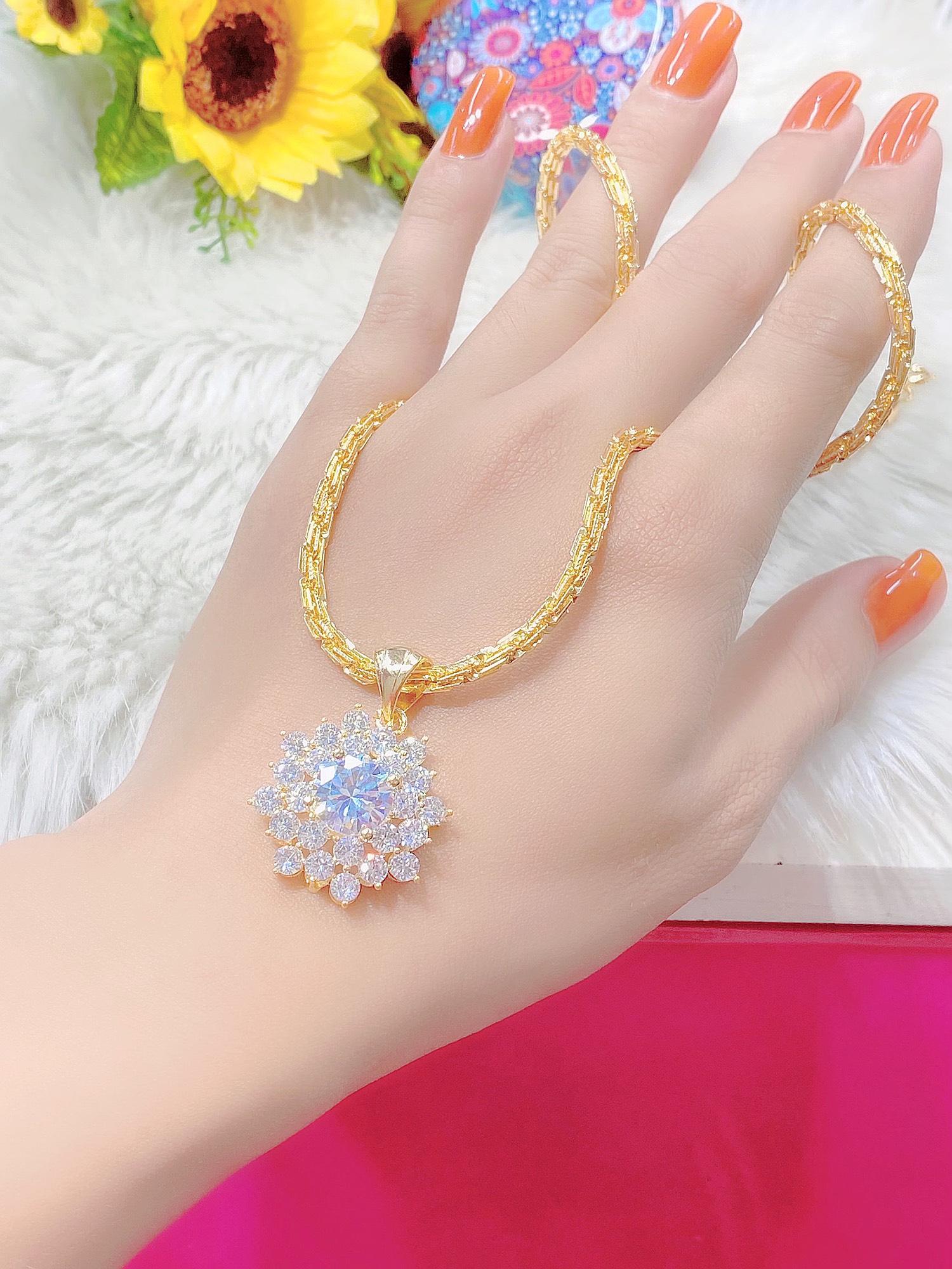 Dây chuyền nữ mặt xòa.n mạ 18.k cực đẹp H2770