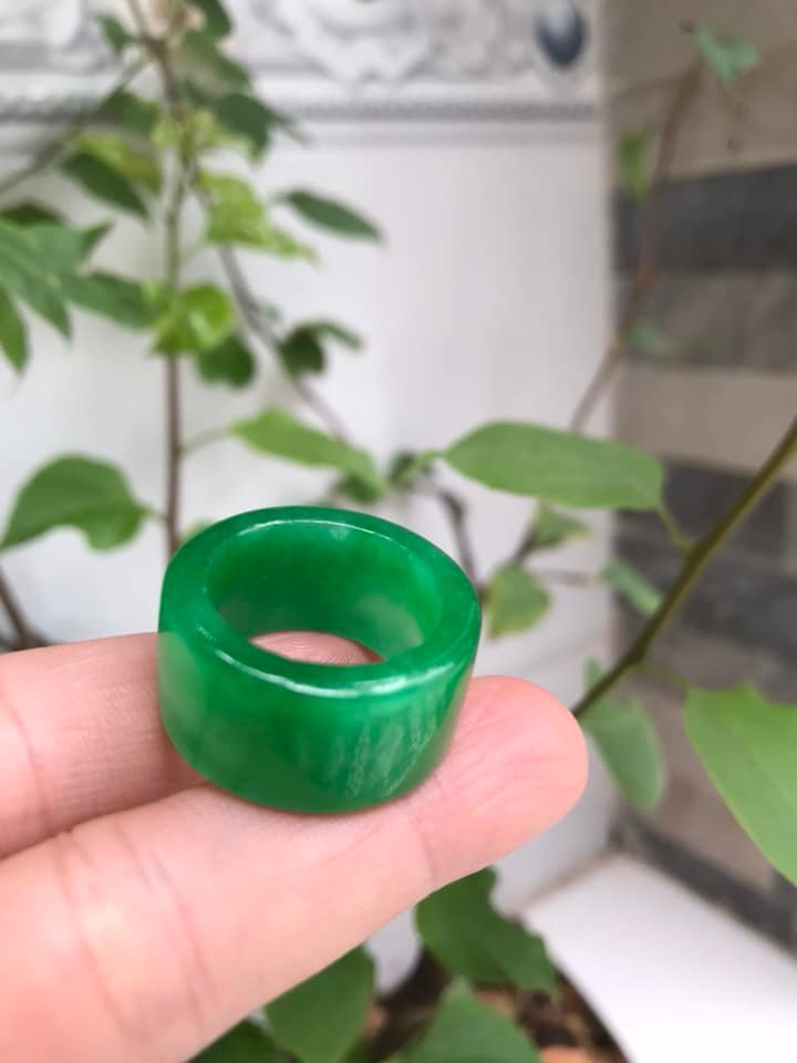 Nhẫn Càn Long Nam Xanh Ngọc Đẹp Ni 19mm x bản vuông cao 12mm/13mm/14mm Chất liệu Đá Cẩm Thạch Tự nhiên màu Xanh Hy Vọng Bóng Tươi quá đẹp chuẩn Hợp Nam mệnh Mộc Mệnh Hỏa đeo Ni19mm lọt lòng ngón giữa ngón cái ạ