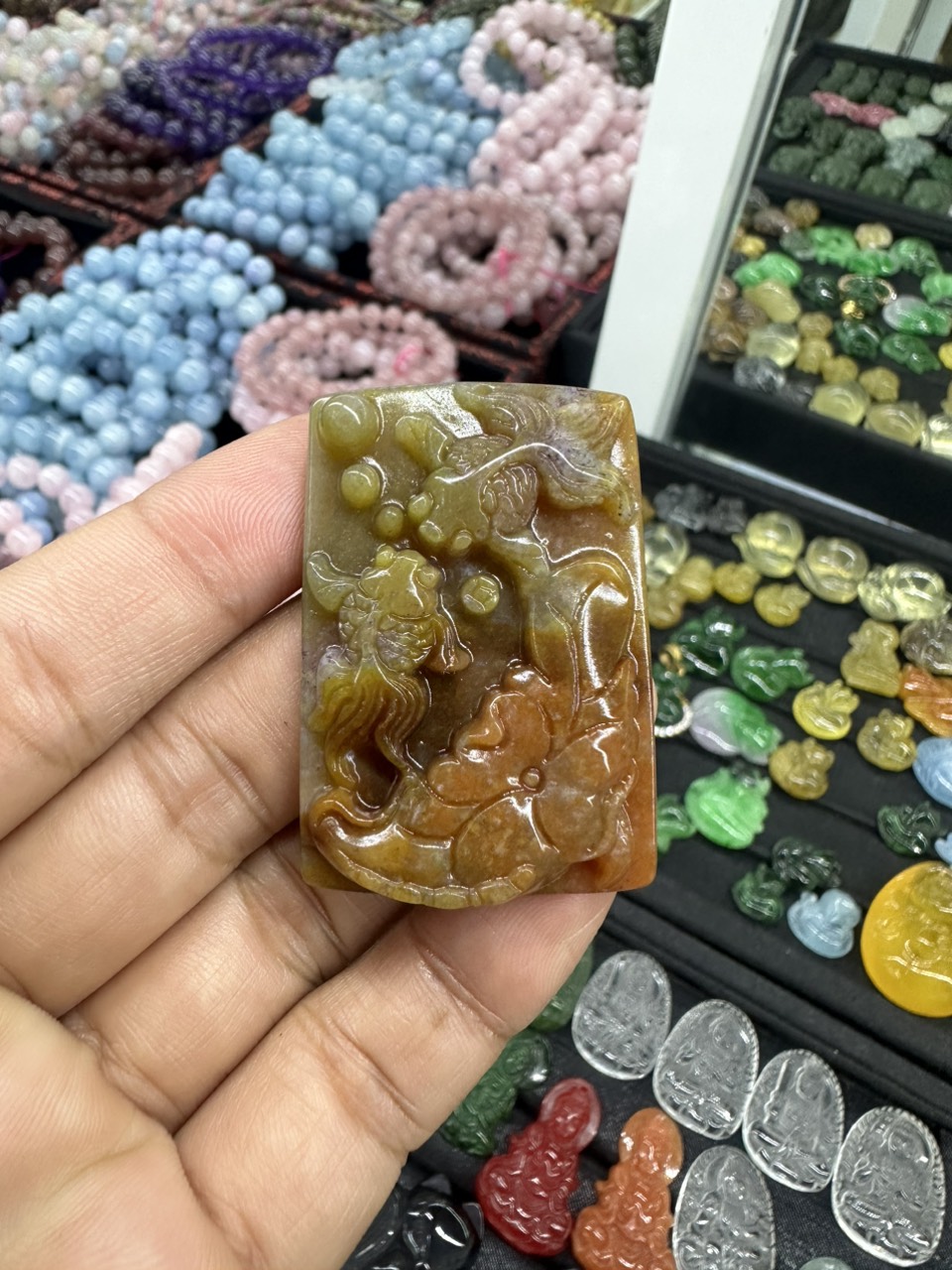 Mặt dây chuyền cá chép phong thủy đá ngọc băng tảo