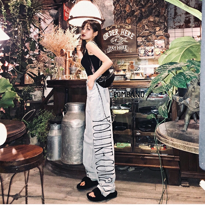 Quần jeans ống suông in chữ Mã: QD2207