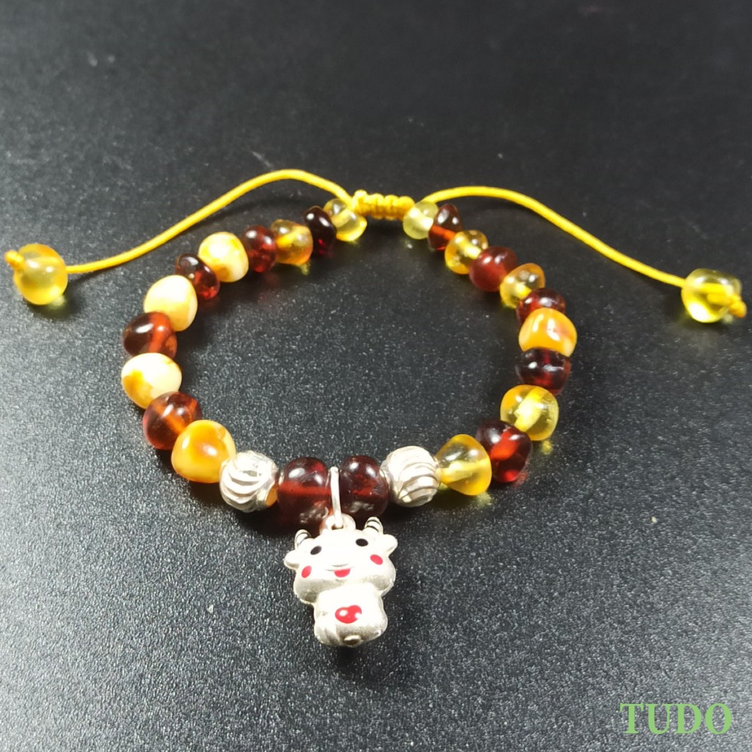 Vòng tay TUDO hổ phách tự nhiên mix charm bạc sửu và bi bạc 925
