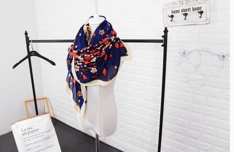 Khăn lụa nữ họa tiết hoa Haint Boutique k10