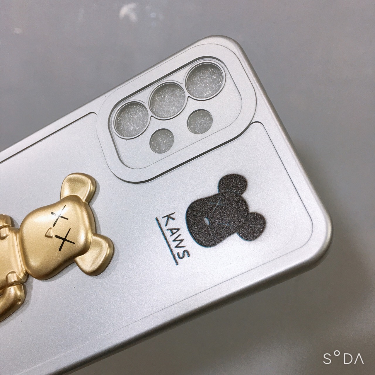 Ốp lưng gấu BearBrick kiêm giá đỡ điện thoại dành cho Samsung A13 4g,5g, A23, A53