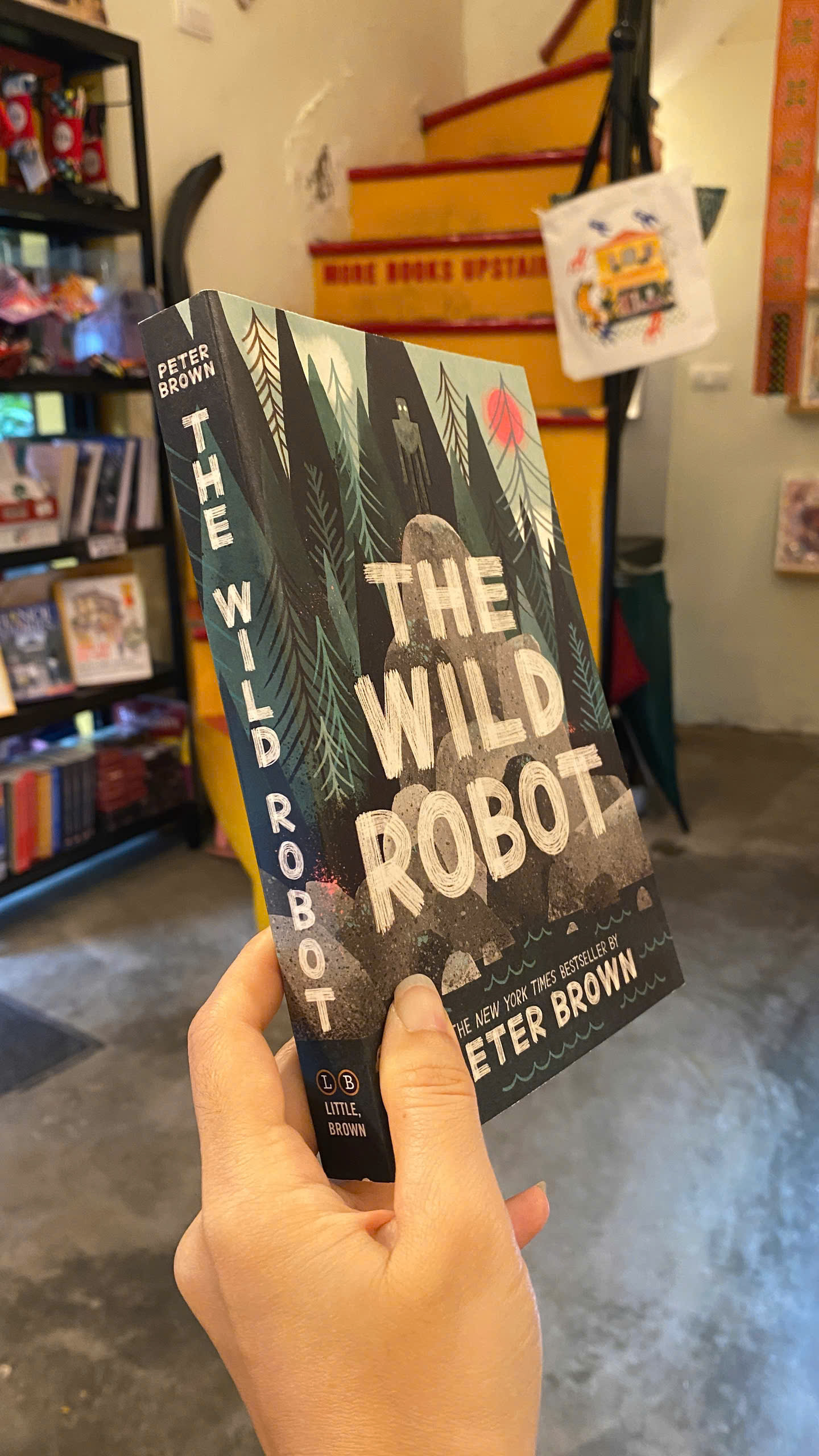 Sách - The Wild Robot by Peter Brown | Childrens Novel / Tiểu thuyết thiếu nhi tiếng Anh / Ngoại văn