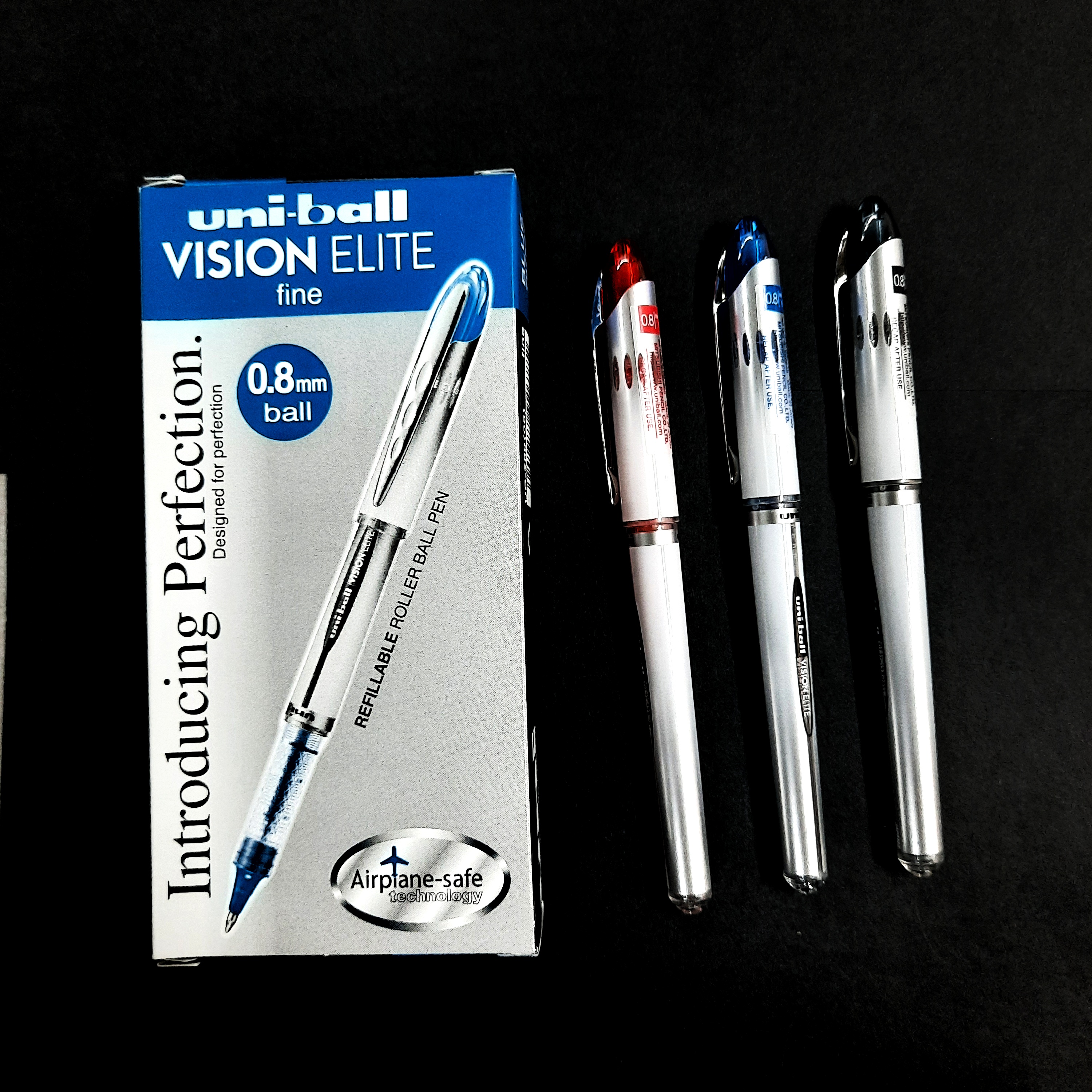 Bút nước uni-ball UB 200 ngòi 0.8mm.