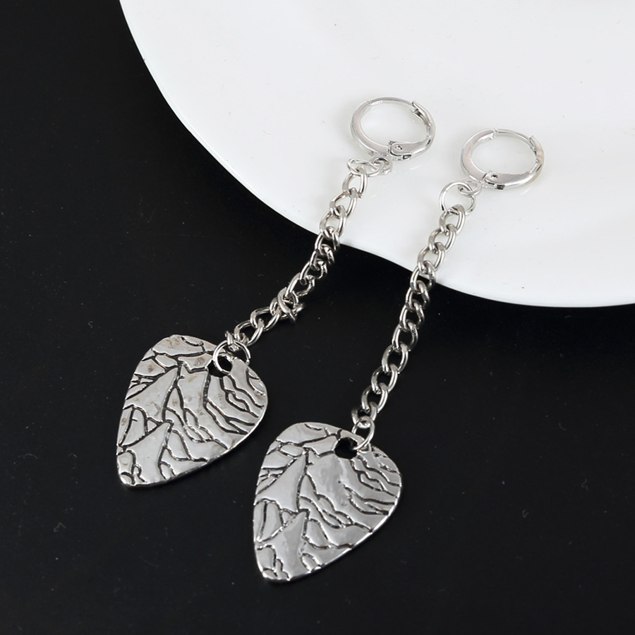 Bông tai sợi mắt xích thả trái tim idol V BTS