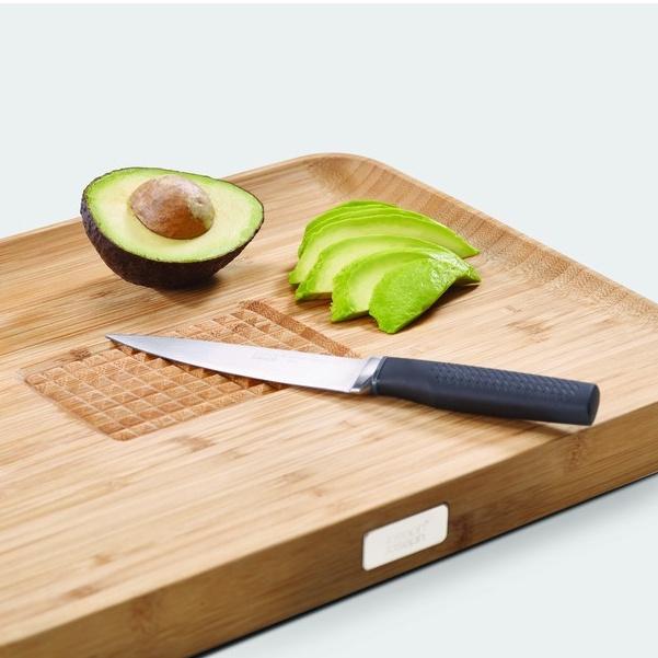 Joseph Joseph - Thớt tre cao cấp Cut &amp; Carve Bamboo Chopping Board 601428