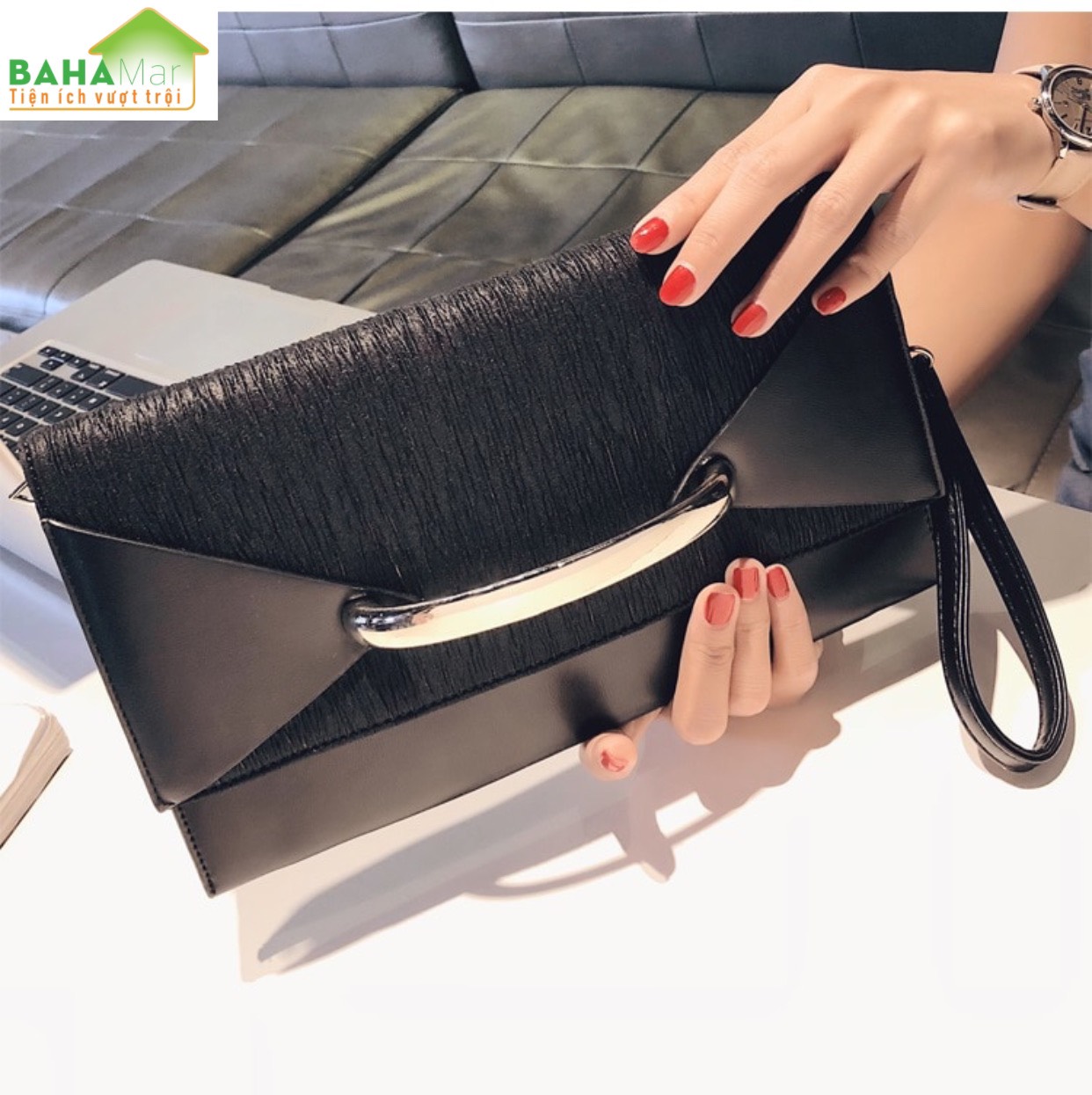 TÚI THỜI TRANG DỰ TIỆC SANG TRỌNG CAO CẤP "BAHAMAR" Với dây đeo vai có thể điều chỉnh. Dây kéo đóng cửa và khóa từ đóng cửa.