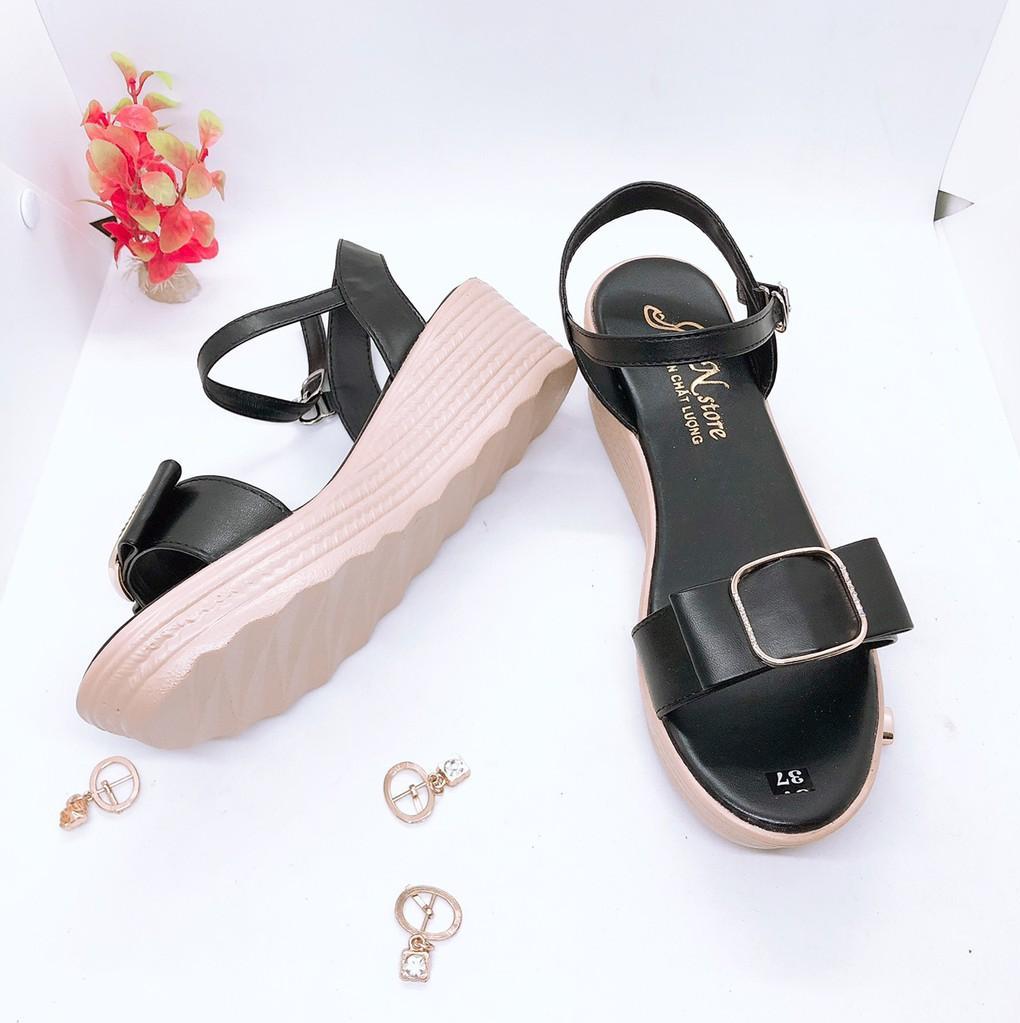 Giày Sandal Đế Xuồng 5cm Quai Ngang khoá Vuông kết Hạt