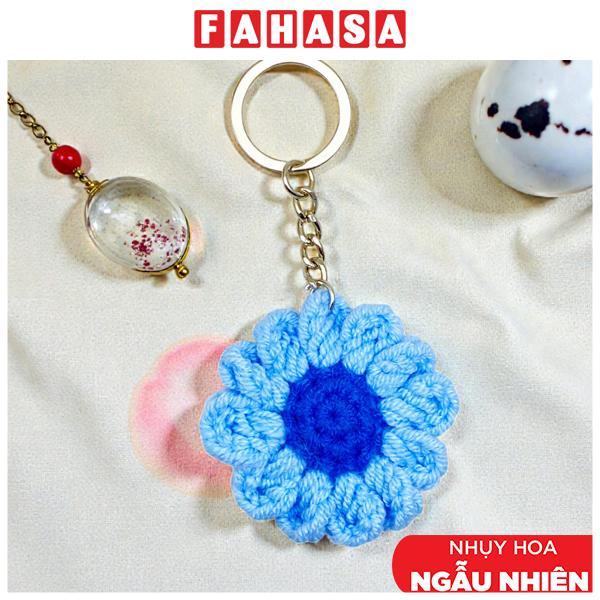 Móc Khoá Len Cúc Hoạ Mi - Màu Xanh Dương (Nhụy Hoa Màu Ngẫu Nhiên)