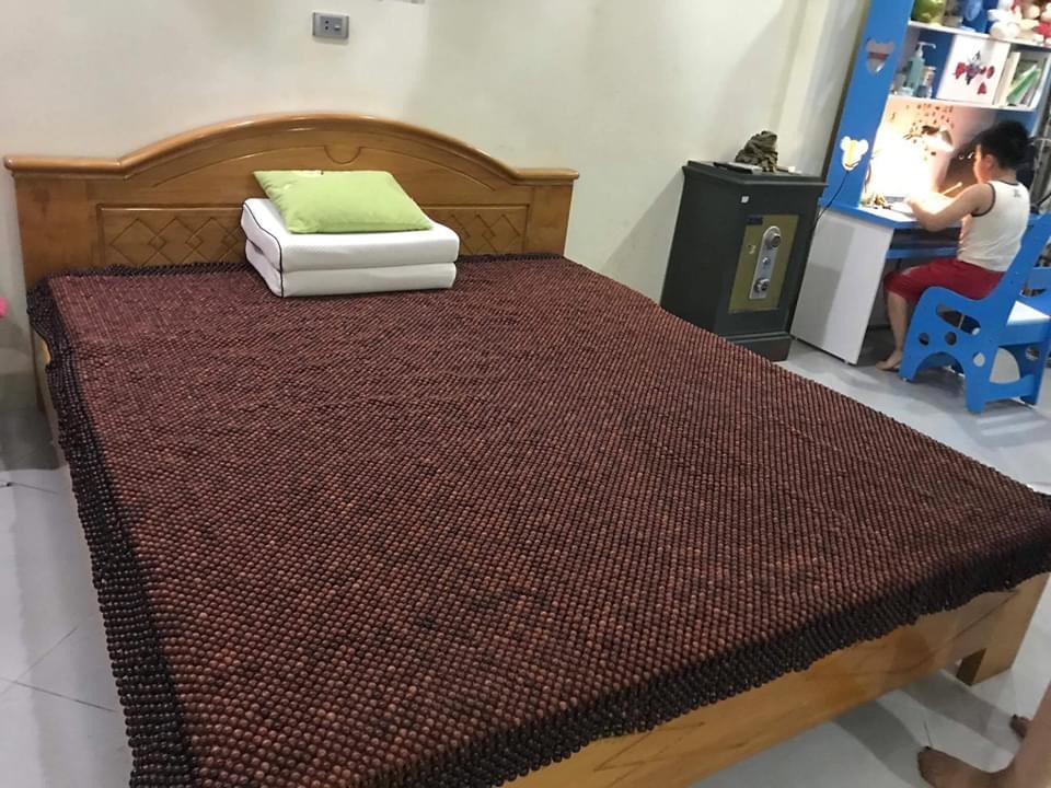 Chiếu hạt gỗ Hương đỏ hạt 12ly - Tặng kèm gối hạt gỗ  Bách Xanh ( Hình thật )