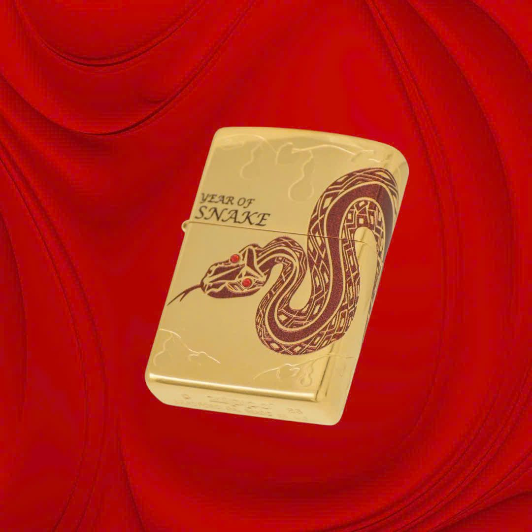 Bật lửa Zippo Year of the Snake 2025 - Phiên Bản Giới Hạn Châu Á (1000 Bản), Mạ Vàng Gold Plating Xước Bụi Khảm Đỏ Cao Cấp