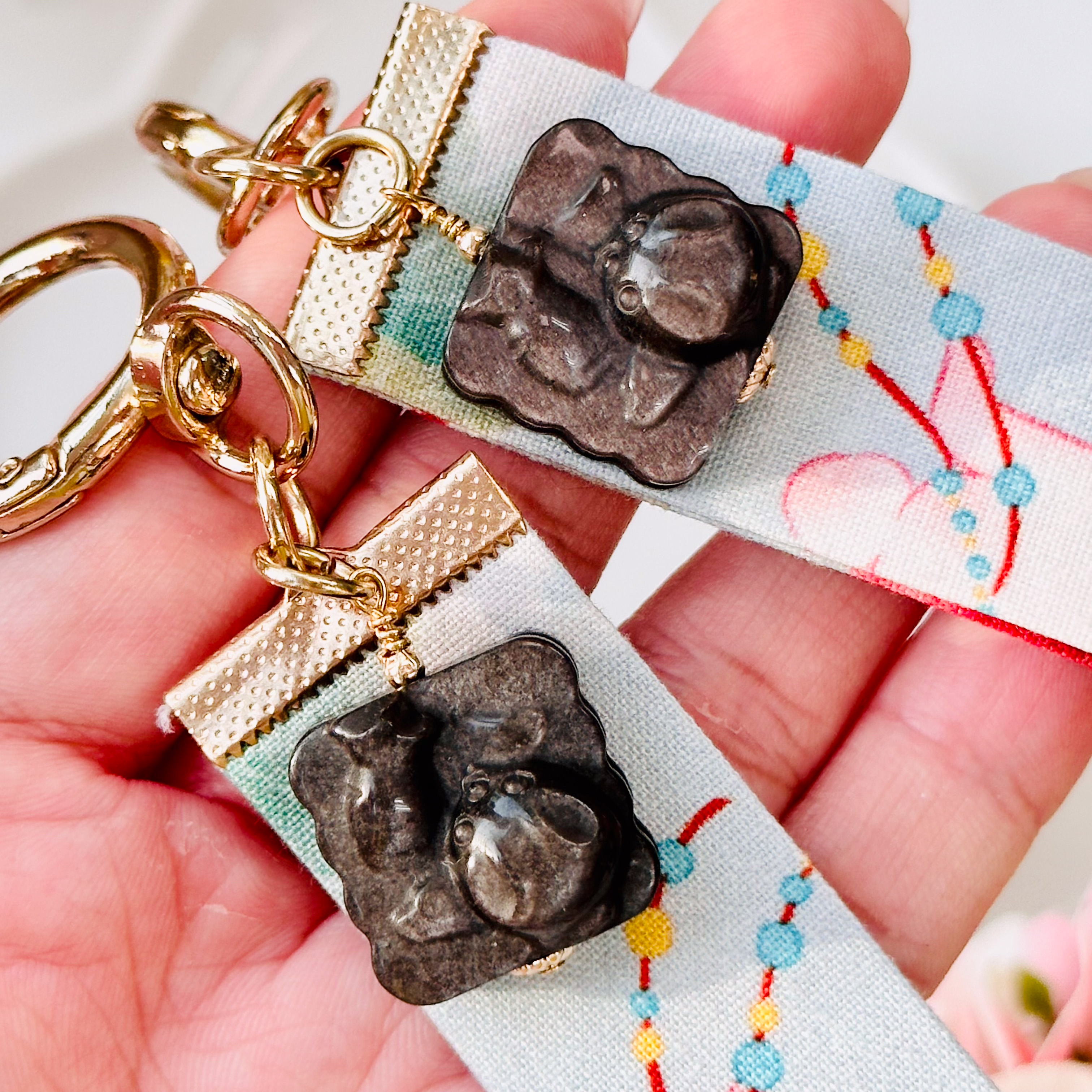 CRZ Fabchain - Phụ Kiện - Silver Obsidian Bunny Biscuit - Móc Khóa Kèm 1 Viên Đá Obsidian Hình Bunny Biscuit