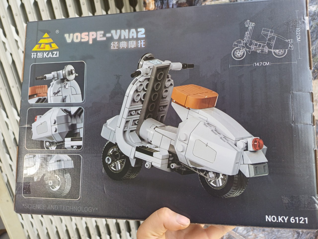 Đồ chơi mô hình lắp ráp chiếc xe vespa