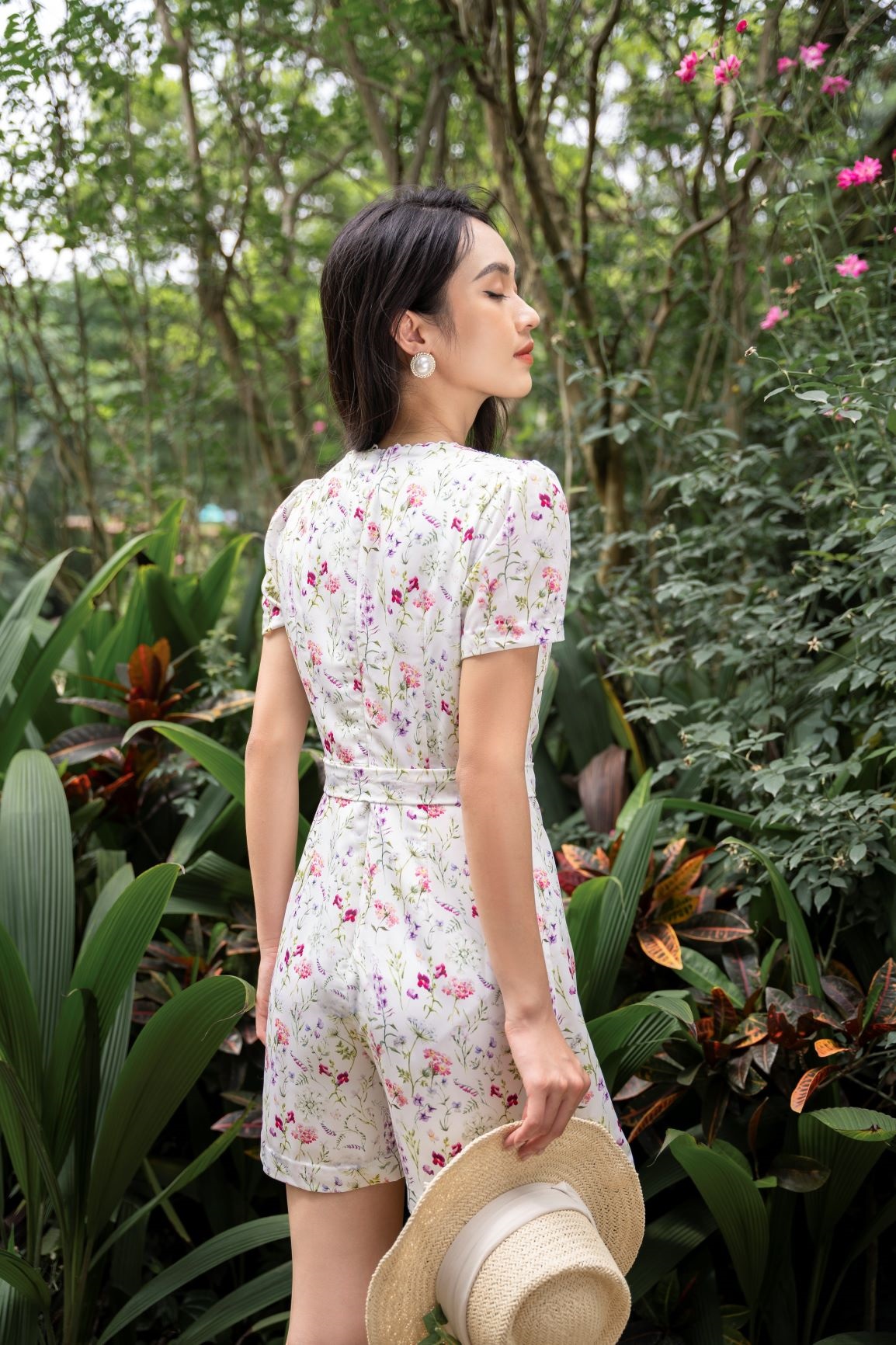 Jumpsuit in hoa giả đầm, cổ và vai phối ren J2001-21