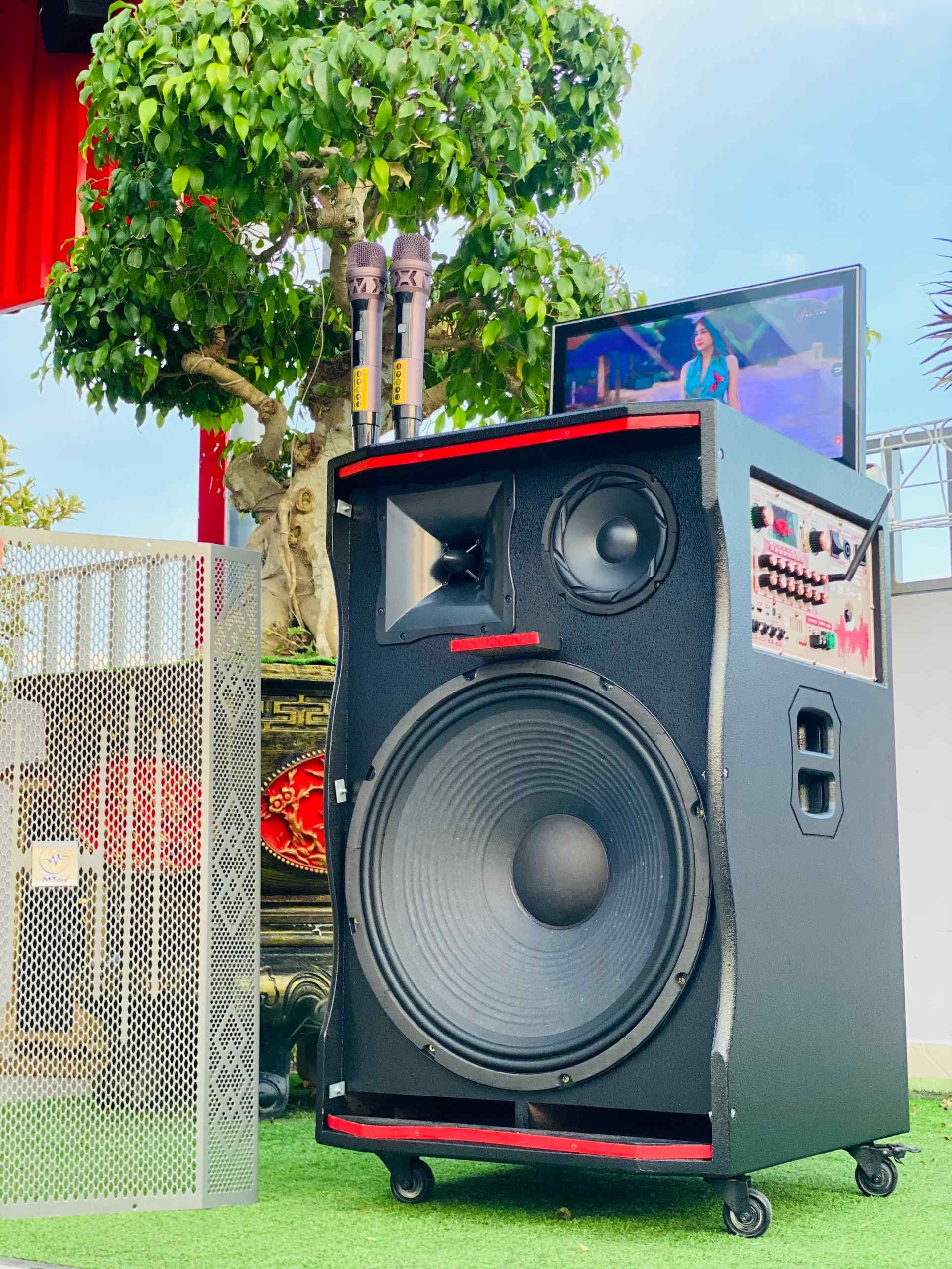 HÀNG CHÍNH HÃNG | Loa Kéo Màn Hình Karaoke 19inch MTMAX BK01 Pro -  Bass Siêu Trầm 45cm , 3 Đường Tiếng Cao Cấp, Âm Thanh Đỉnh Cao, Đi Kèm 2 Micro Không Dây Cao Cấp Chính Hãng Bảo Hành 12 Tháng