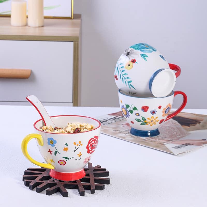 Cốc uống trà hoa quả mùa xuân