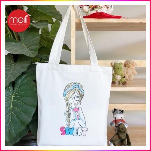 TÚI VÁI CANVAS ĐỰNG ĐỒ ĐA NĂNG CÓ KHOÁ KÉO MIÊNG VÀ TÚI PHỤ IN HÌNH CÔ GÁI CUTE