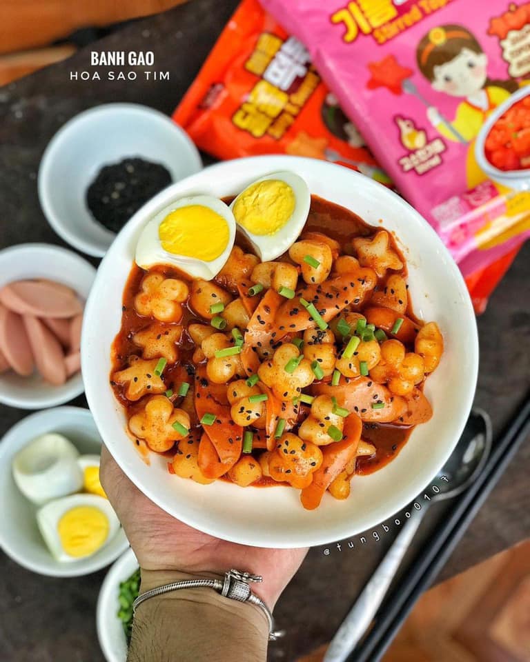Bánh Gạo Topokki Hình Hoa Sao Tim Kèm Xốt Dầu Mè - Nhập Khẩu Hàn Quốc Vị Hot