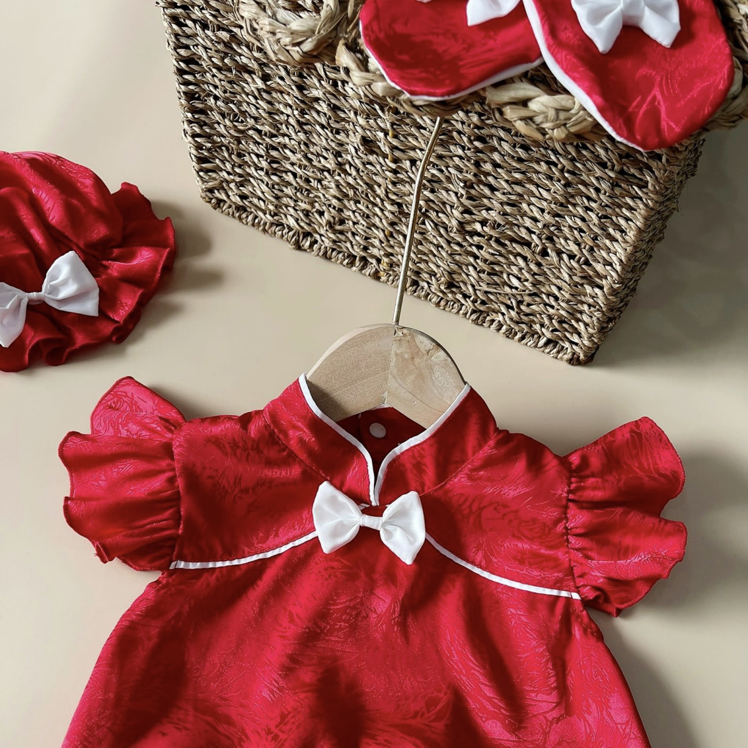Body Gấm Đỏ Cổ Tàu NHÍM XÙ KIDS Cho Bé Gái Sơ Sinh, Đầy Tháng, Thôi Nôi, Sinh Nhật B068
