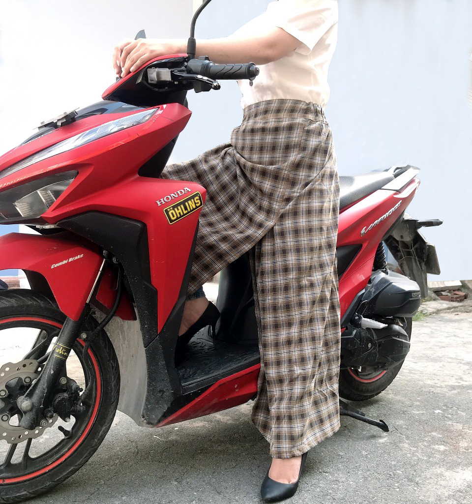 Váy Chống Nắng Thời Trang Cho Nữ Kiểu Dáng Xẻ Tà Thông Minh Chất Vải Mềm Mát Có Cài Nút