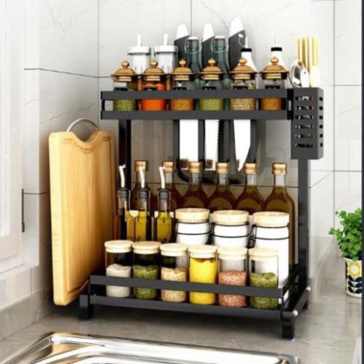 KỆ GIA VỊ 2 TẦNG BẰNG SẮT SƠN TĨNH ĐIỆN CHỊU LỰC TỐT KÈM KHAY ĐỂ DAO THỚT VÀ ỐNG ĐŨA