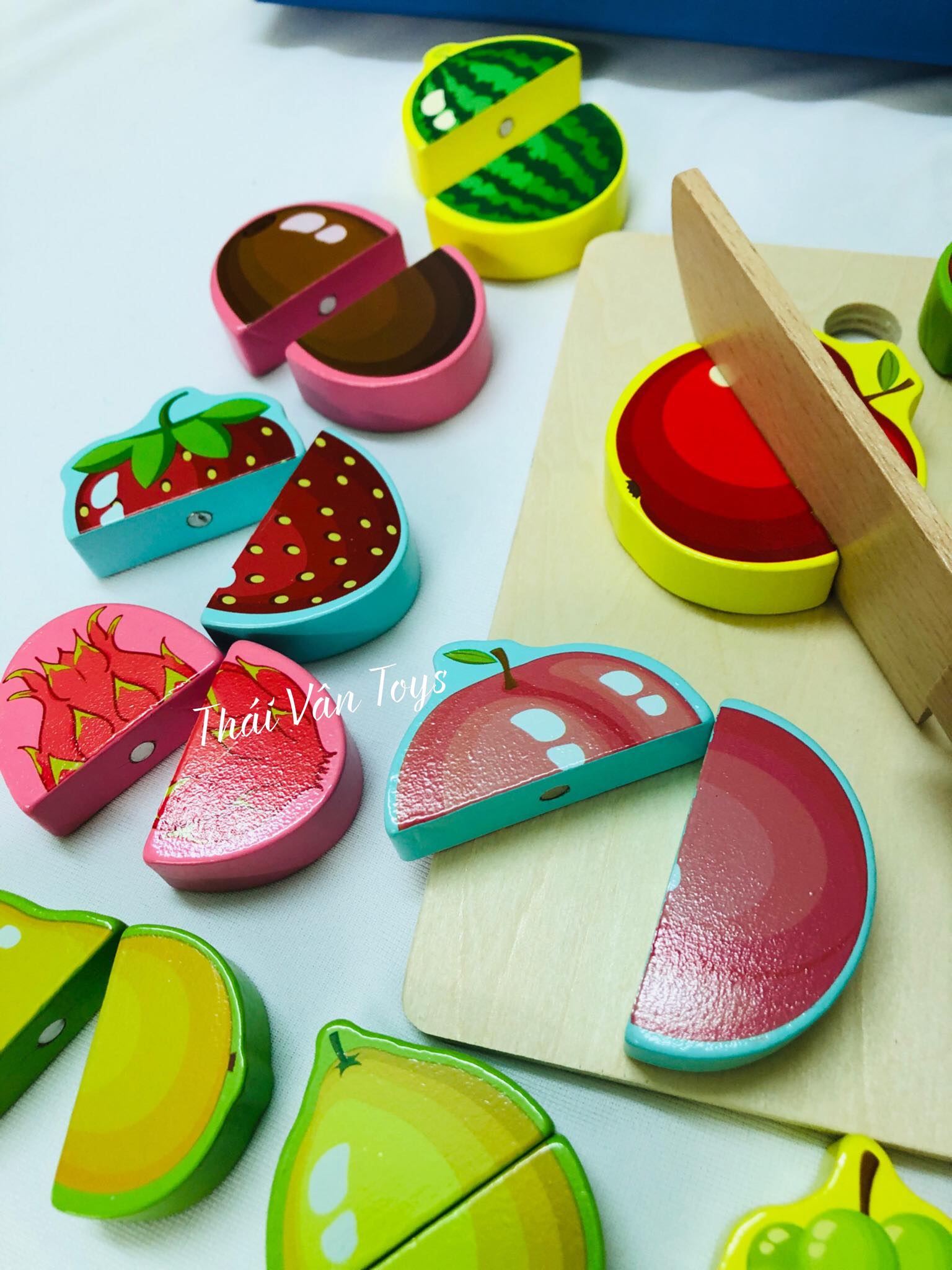 Bộ cắt trái cây 16 loại có nam châm - Đồ chơi gỗ an toàn cho bé nấu ăn làm bếp