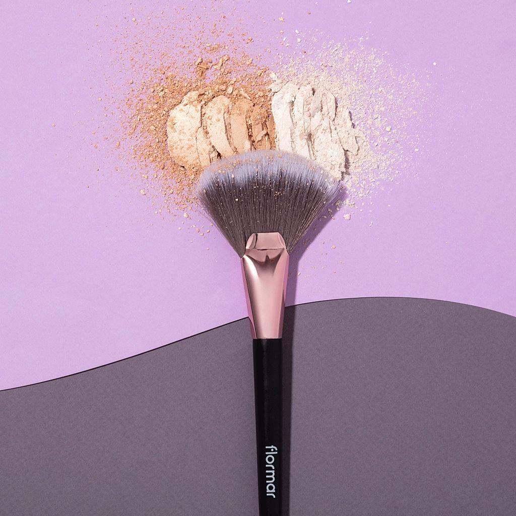 Cọ trang điểm dùng cho phấn bắt sáng Flormar Fan Brush