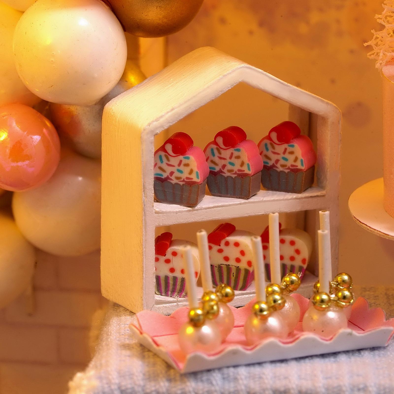 Dolls House & Dust Proof & LED Light Creative Room Toys for Little Children Gift