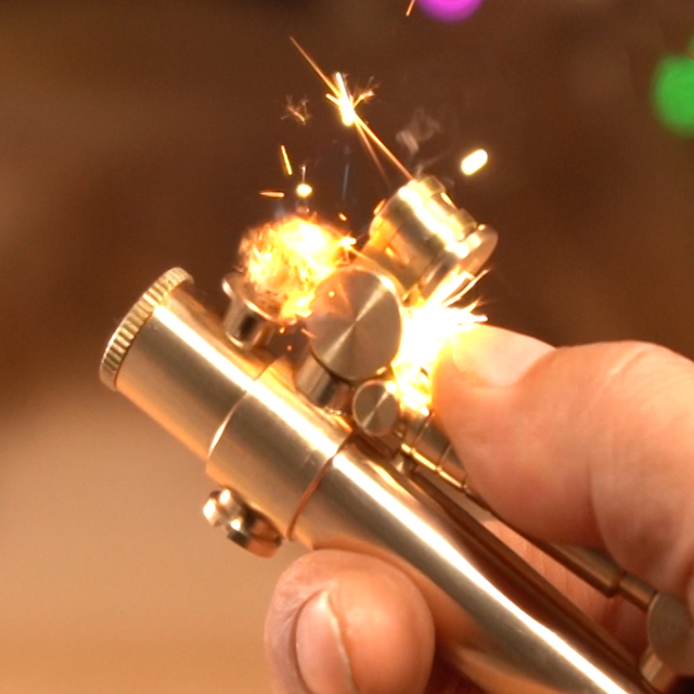 Vỏ Hột Quẹt Bật Lửa TEAM PISTOL Thiết Kế Thủ Công Kiểu Dáng Đòn Bẩy Độc Lạ Màu Vàng - Dùng Xăng Bấc Đá Cao Cấp