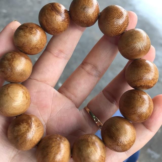 Vòng trầm hương đeo tay