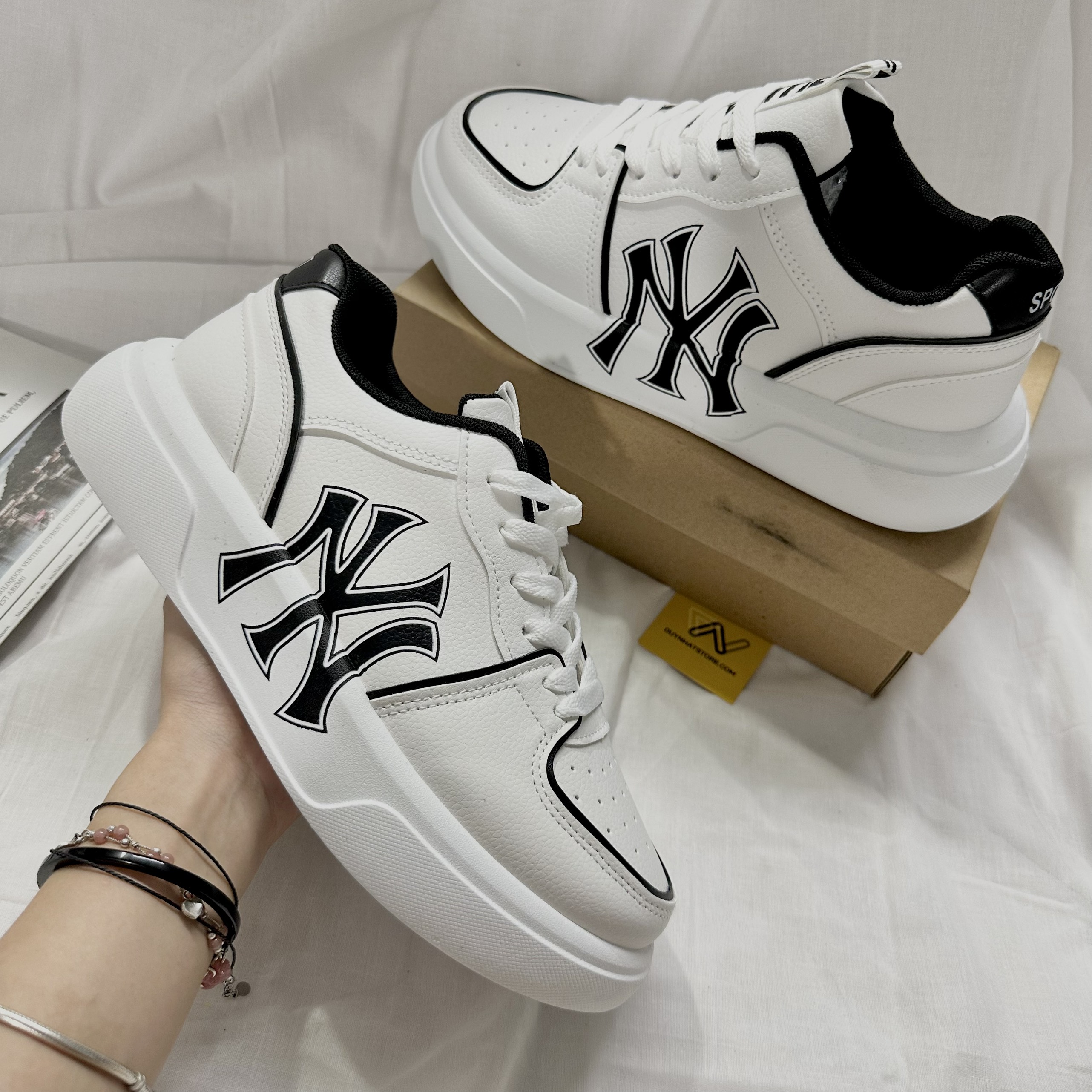 Giày Thể Thao Nữ Nam Màu Trắng Trơn Phối Gót Đen Duy Nhật Store Mc Queen NY Bonsai Uzzang Đẹp Độn 4cm Êm Sneaker Bata