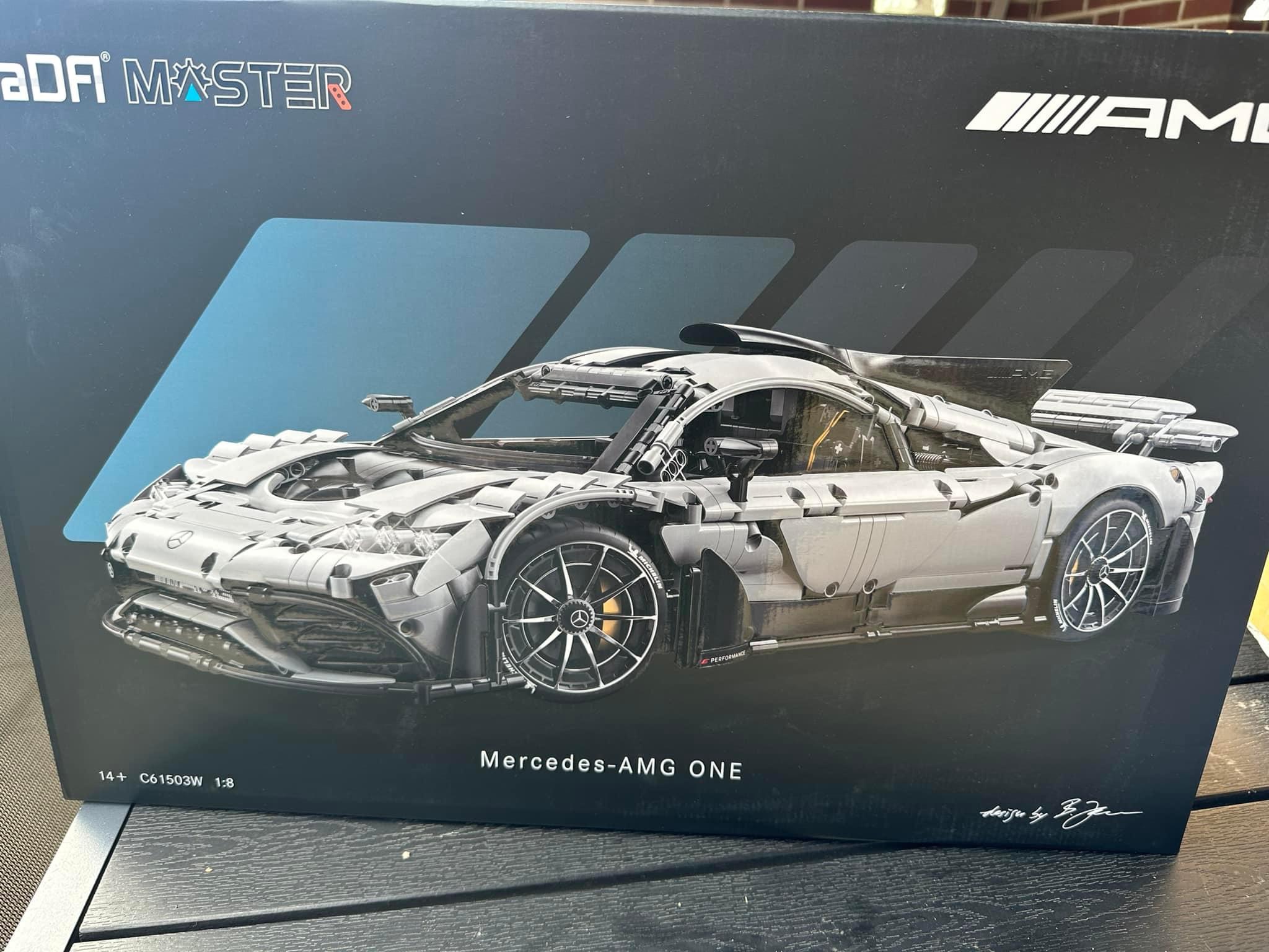 Đồ Chơi Lắp Ráp  điều khiển từ xa Siêu Xe Mercedes-AMG – CADA C61503W tỷ lệ 1:8 full RC có động cơ và tay điều khiển