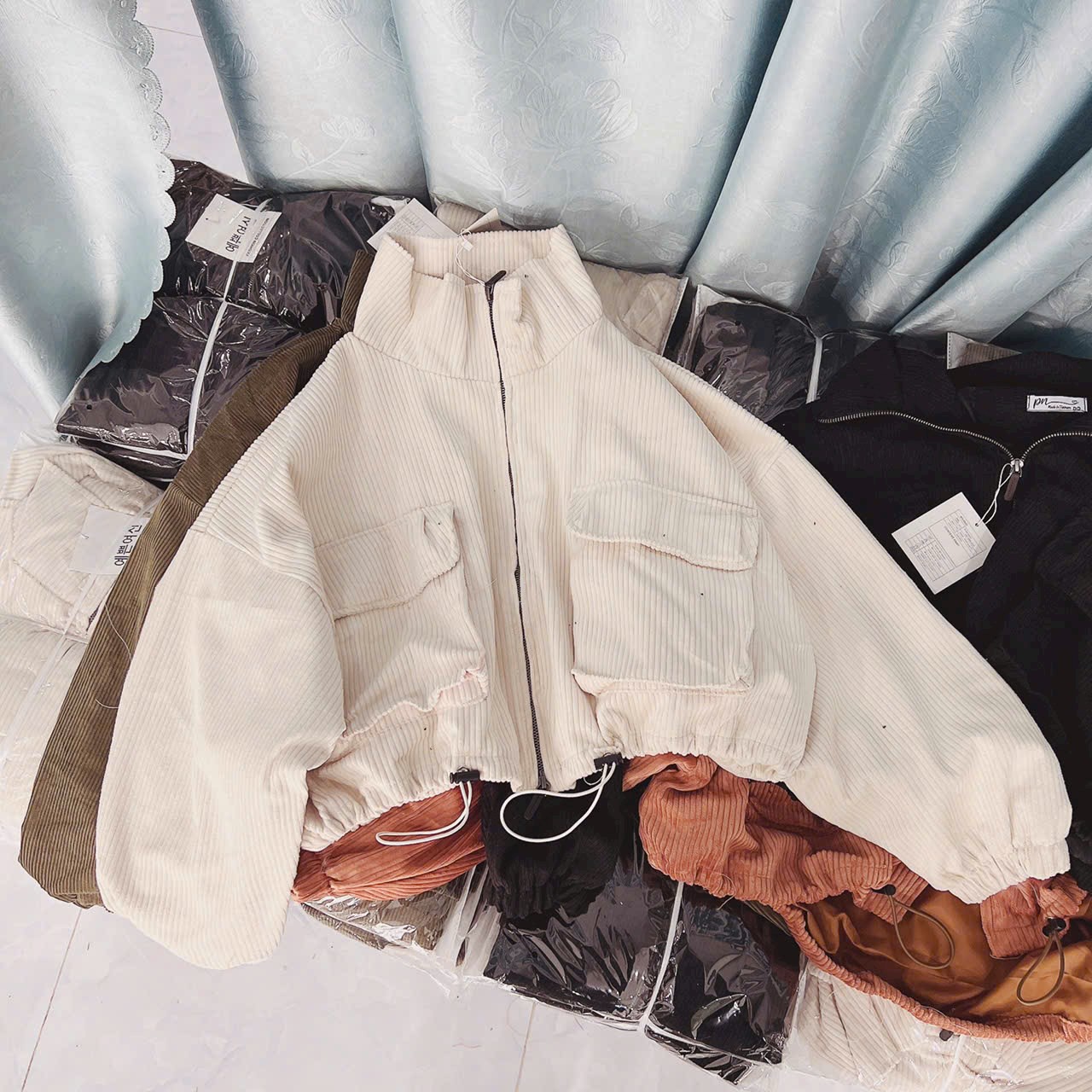 Áo khoác lửng nhung tăm trơn kiểu cánh dơi có túi ở ngực Nón Rộng from Croptop Phối Nón Cá Tính